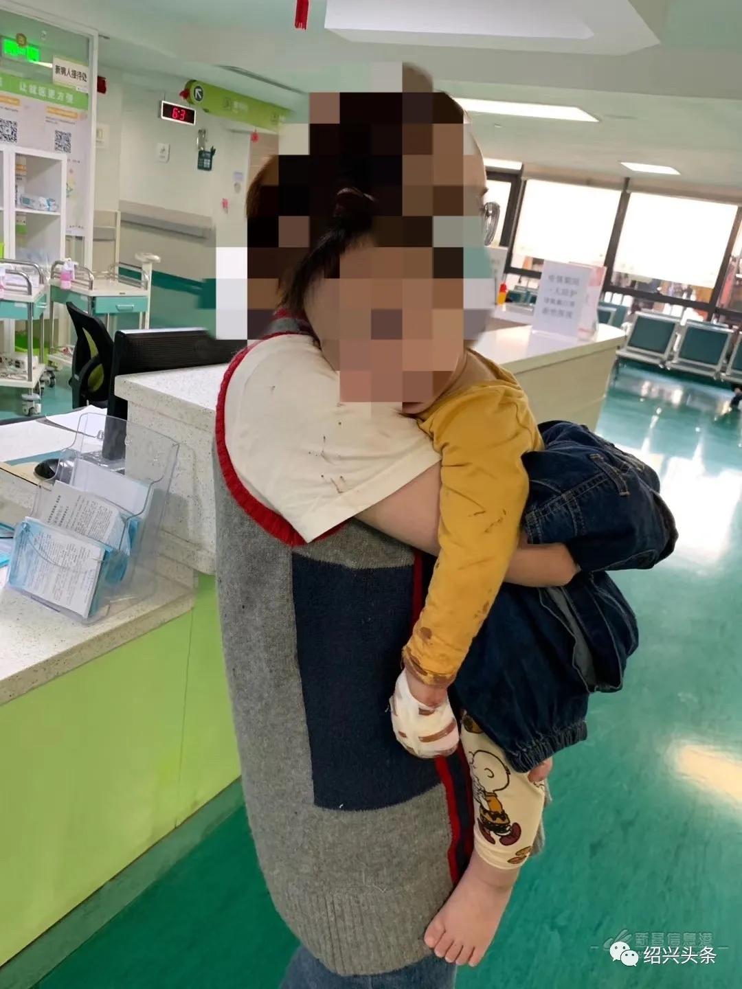 绍兴13个月宝宝在商场割断手指筋，现场血肉模糊，急送省儿保