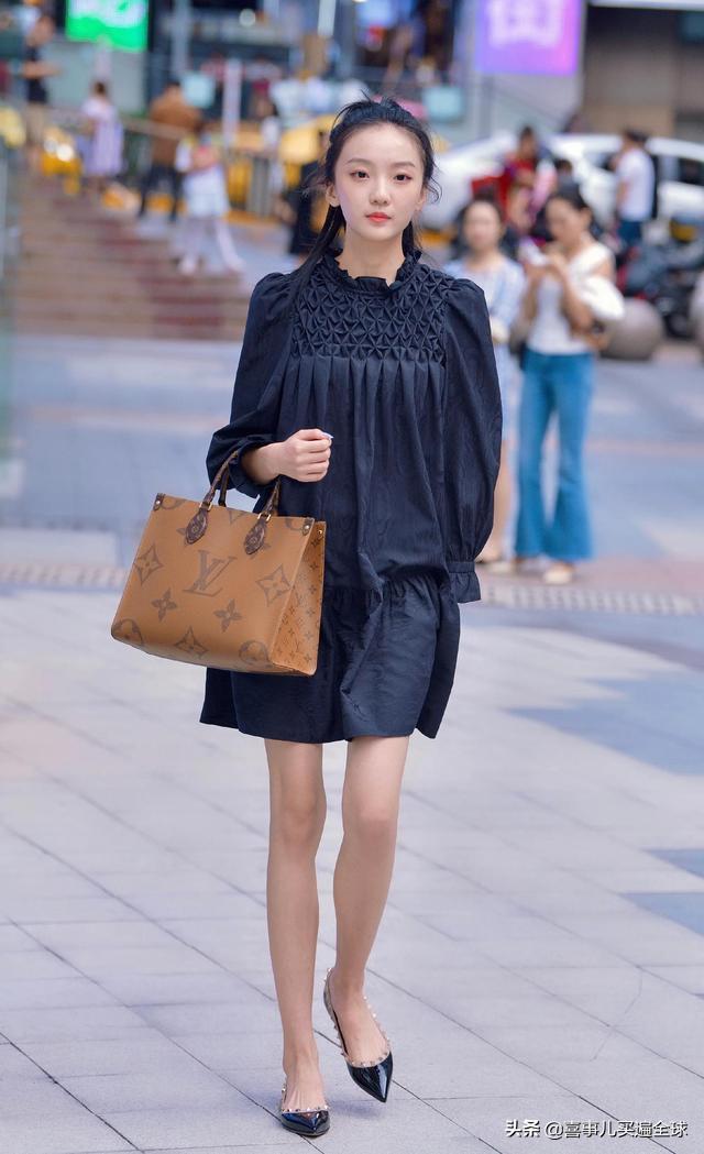 时尚科普lv手袋背后的故事 (lv老花黑配皮双肩包)