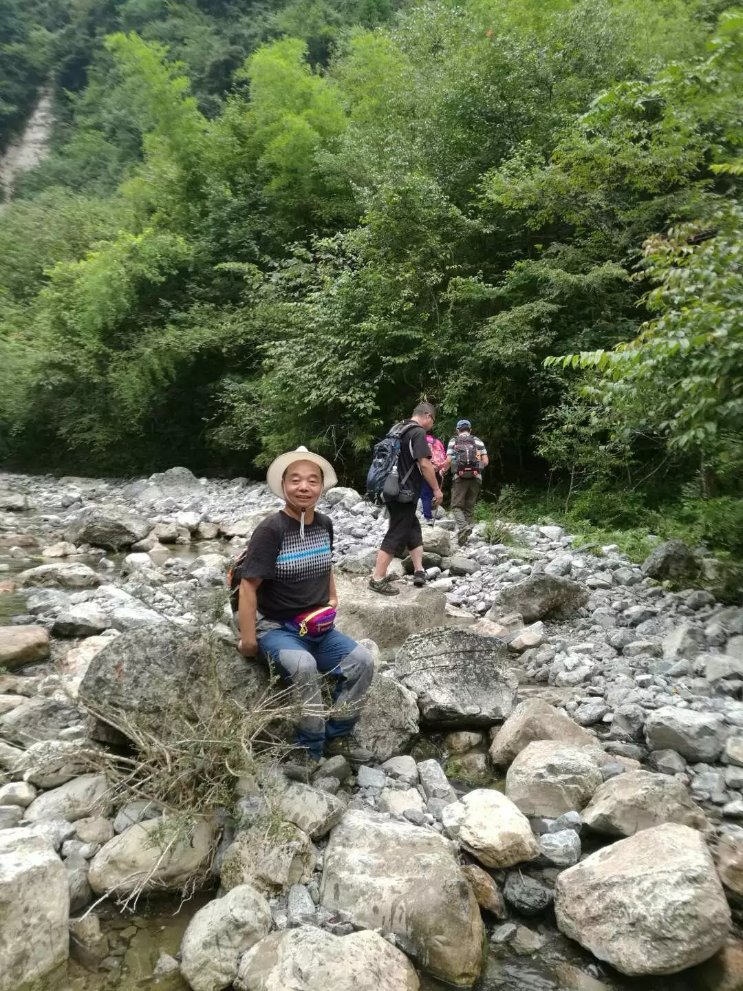 西漂湾瀑布群,建始西漂湾瀑布群