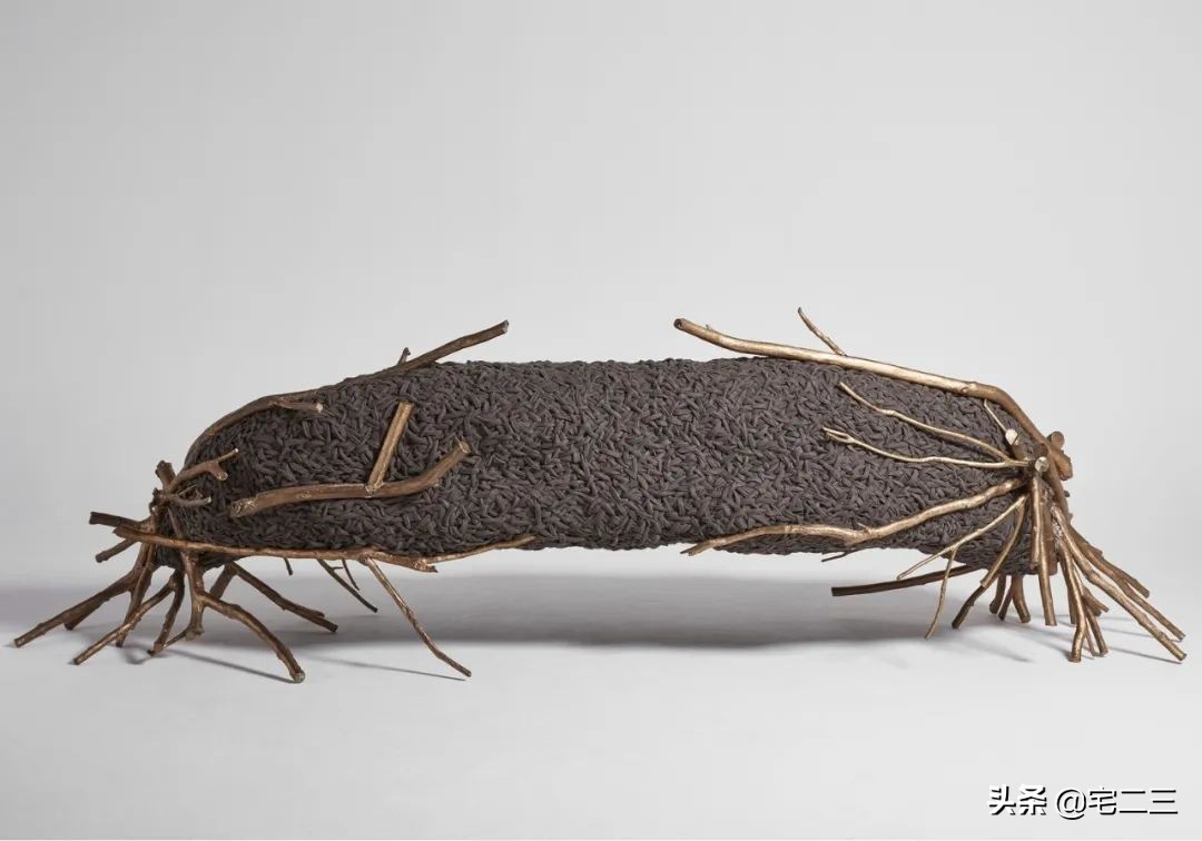 从KAWS、村上隆到草间弥生，为什么潮玩艺术也进军家居界了？