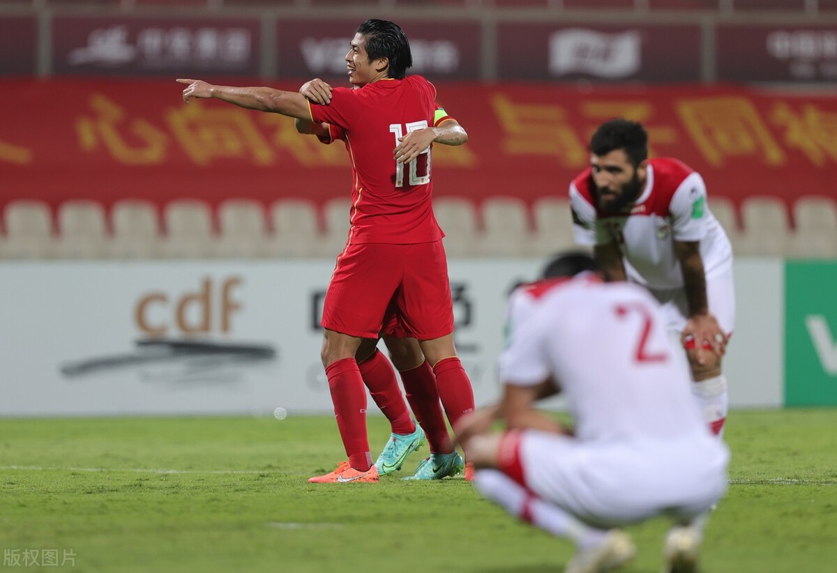 外媒对中国男足输越南看法,越南足球再次让国足汗颜