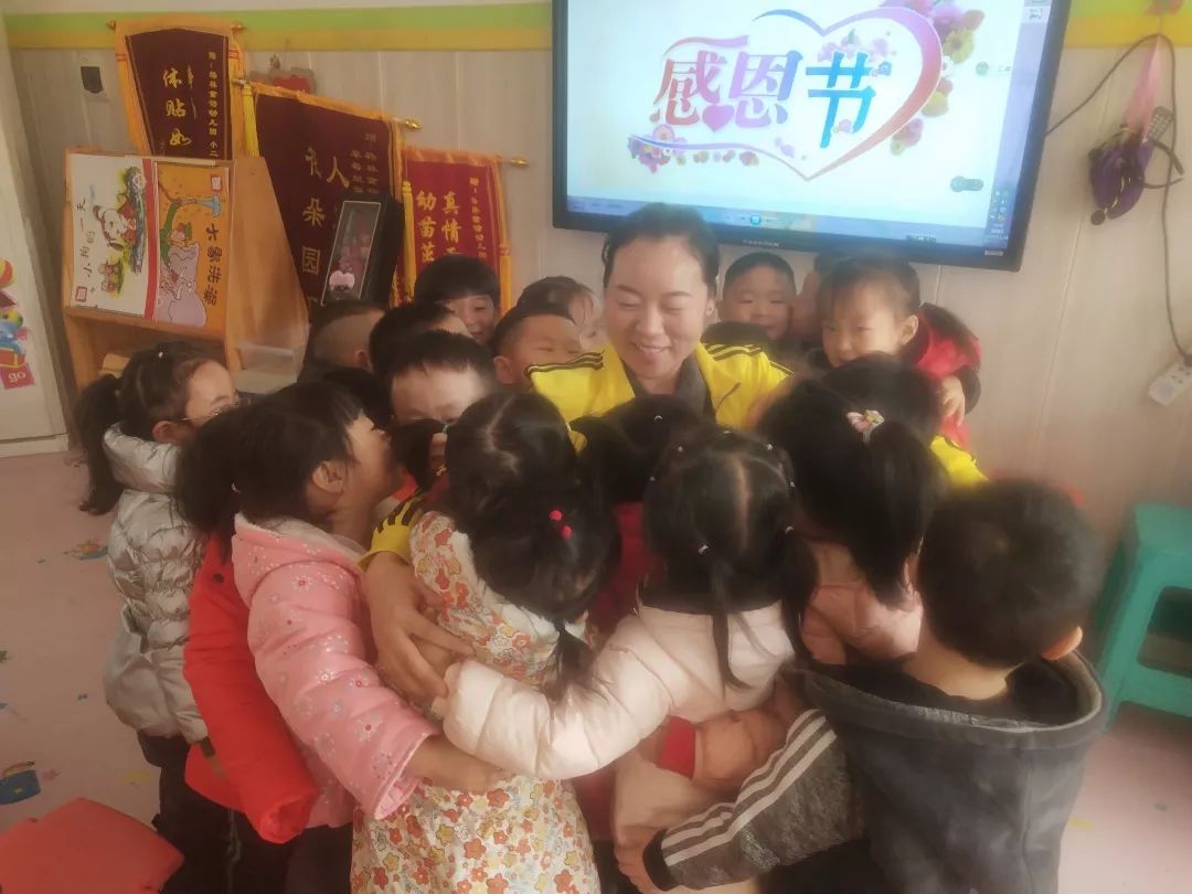 格林童话礼仪幼儿园,幼儿园感恩节特色活动美篇