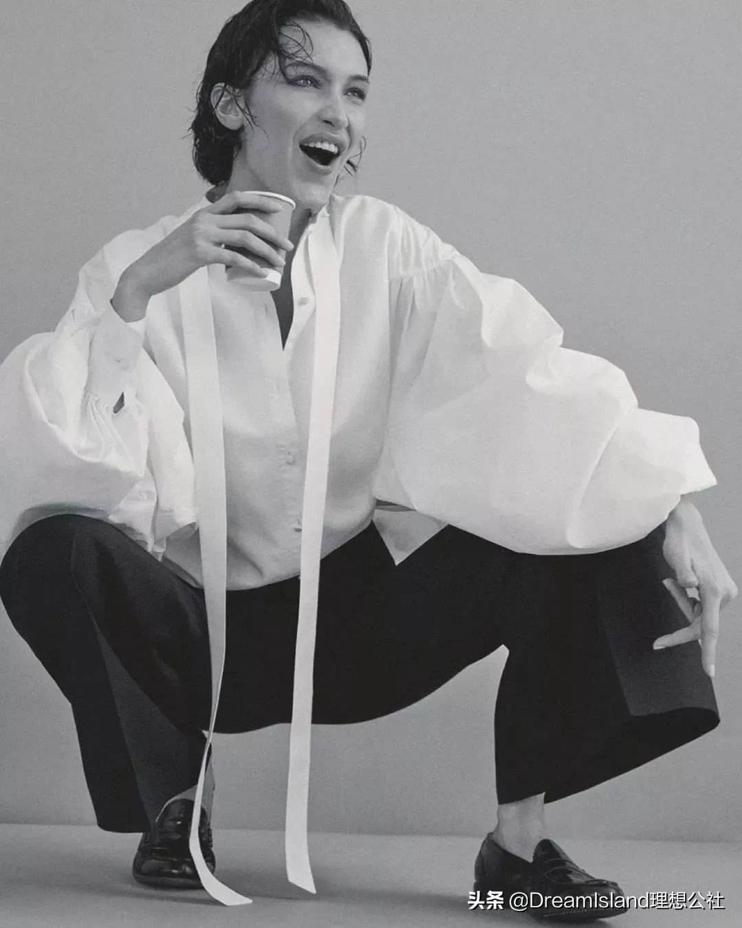 街拍白色乐福鞋,达妹街拍图文