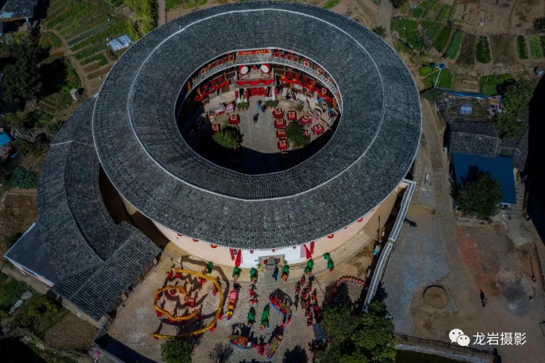 @龙岩人，让我们跟随无人机，一起飞跃闽西