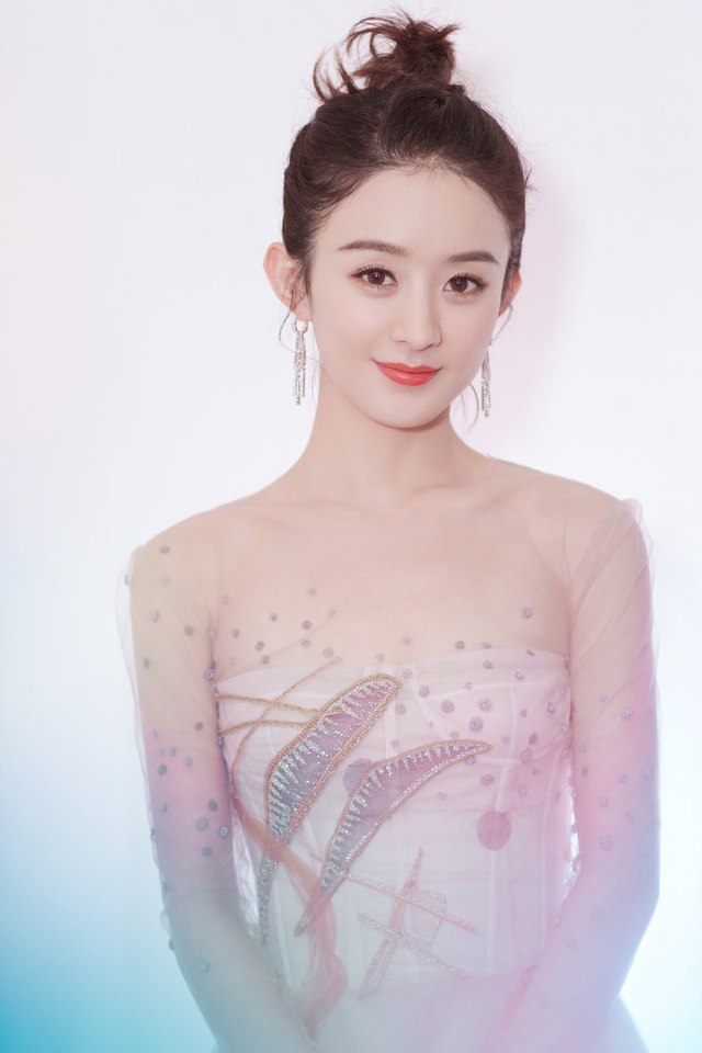 方圆脸女生适合黑长直还是微卷发,适合圆脸女生的自然长直发型