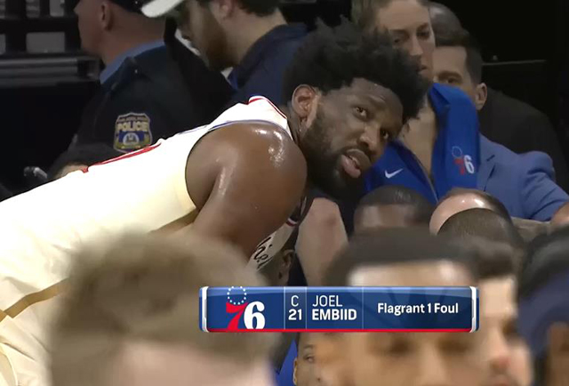 恩比德被爆败人品视频,恩比德恶犯莫里斯