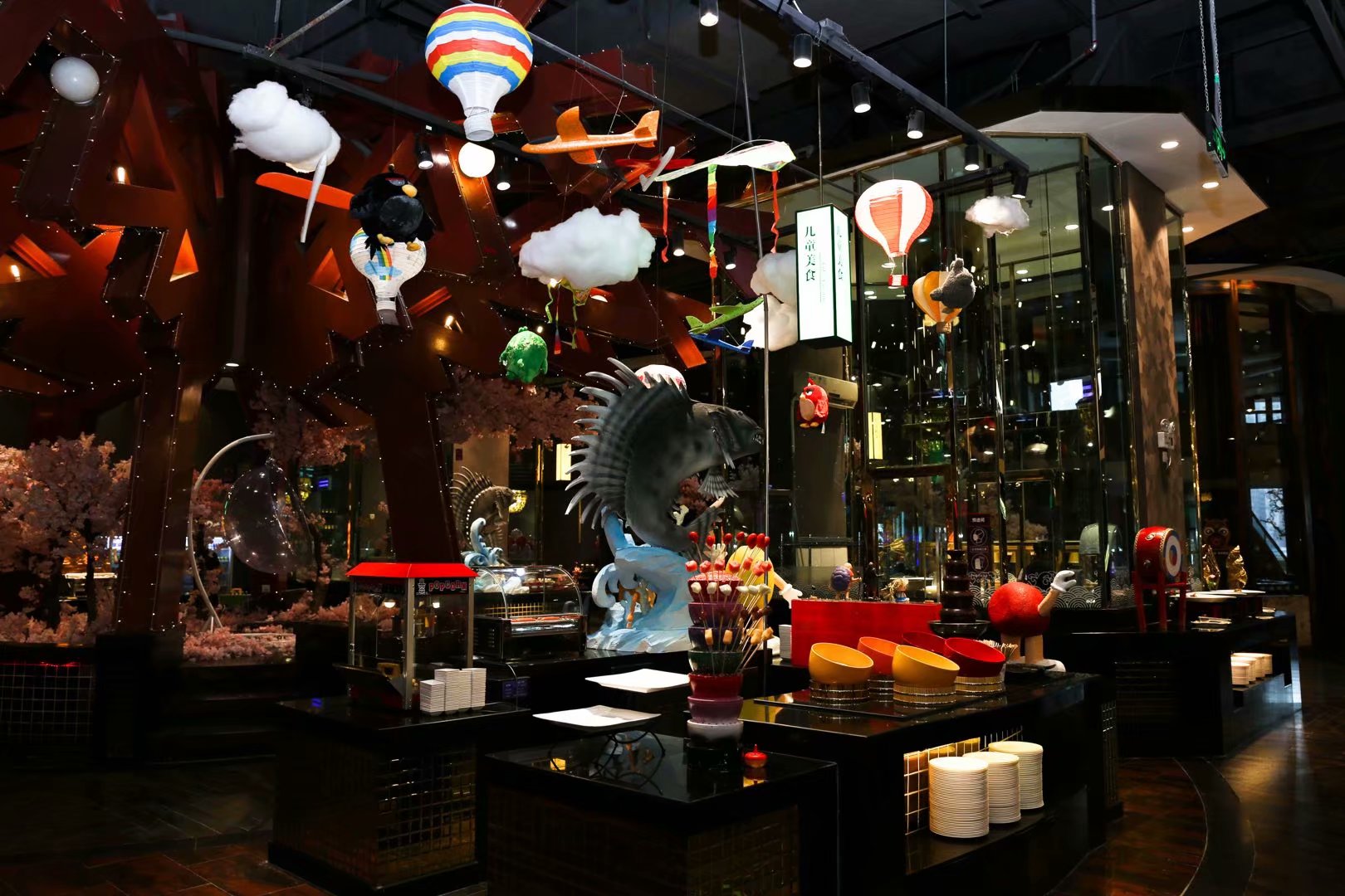 为了吃到自己心动的海鲜，这家粉丝投资了一个自助餐店