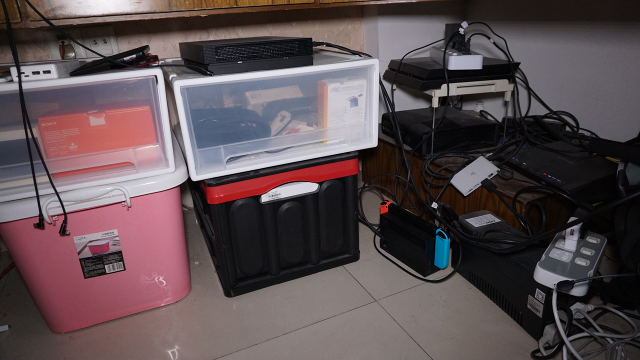 五年时间改造的5层电脑桌面,将空间利用到极致