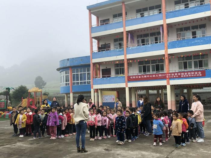 简阳市禾丰镇消防安全演练,消防大队演练幼儿园