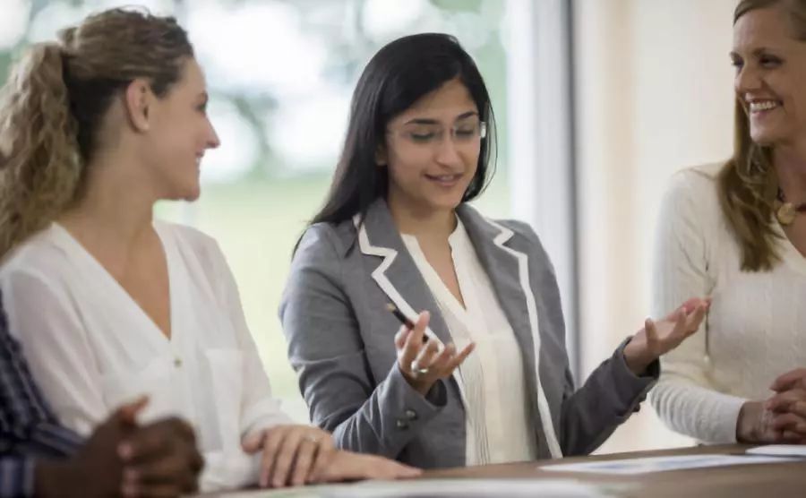 群面面试官:“你认为谁表现最差?”,送命题该怎么回答?