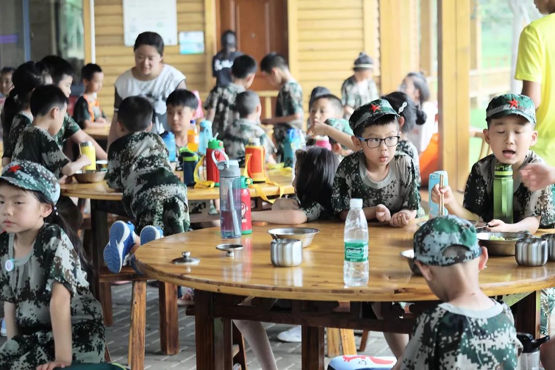 房车露营旅行推荐,自驾出游露营野炊房车营地