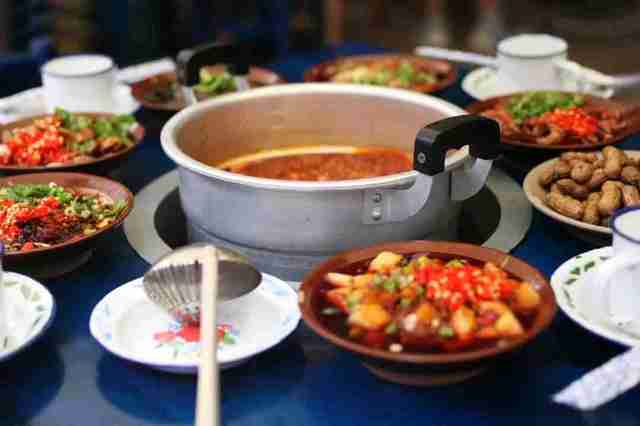 串串天堂抖音爆款!走,跟着趣码君打卡南桐梓林”新街里美食街