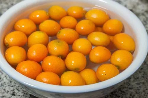 金桔无糖煮水止咳化痰的正确方法,金桔和冰糖熬制能润肺润喉吗