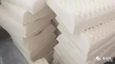 网店美女转行卖彩票，月入2万铢养全家，泰国经济真的不景气？