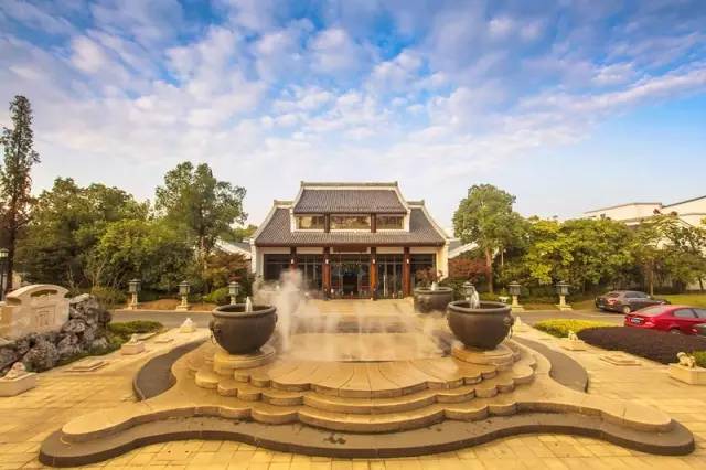 降温了一起去泡温泉,天气微凉正是泡温泉的好时候