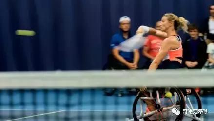 我，一个风流倜傥的多金富商，爱上了一个残疾人