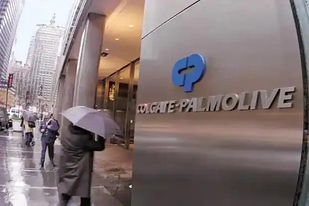 黑人反歧视抗议者终究盯上“黑人牙膏”。黑人牙膏：我太难了