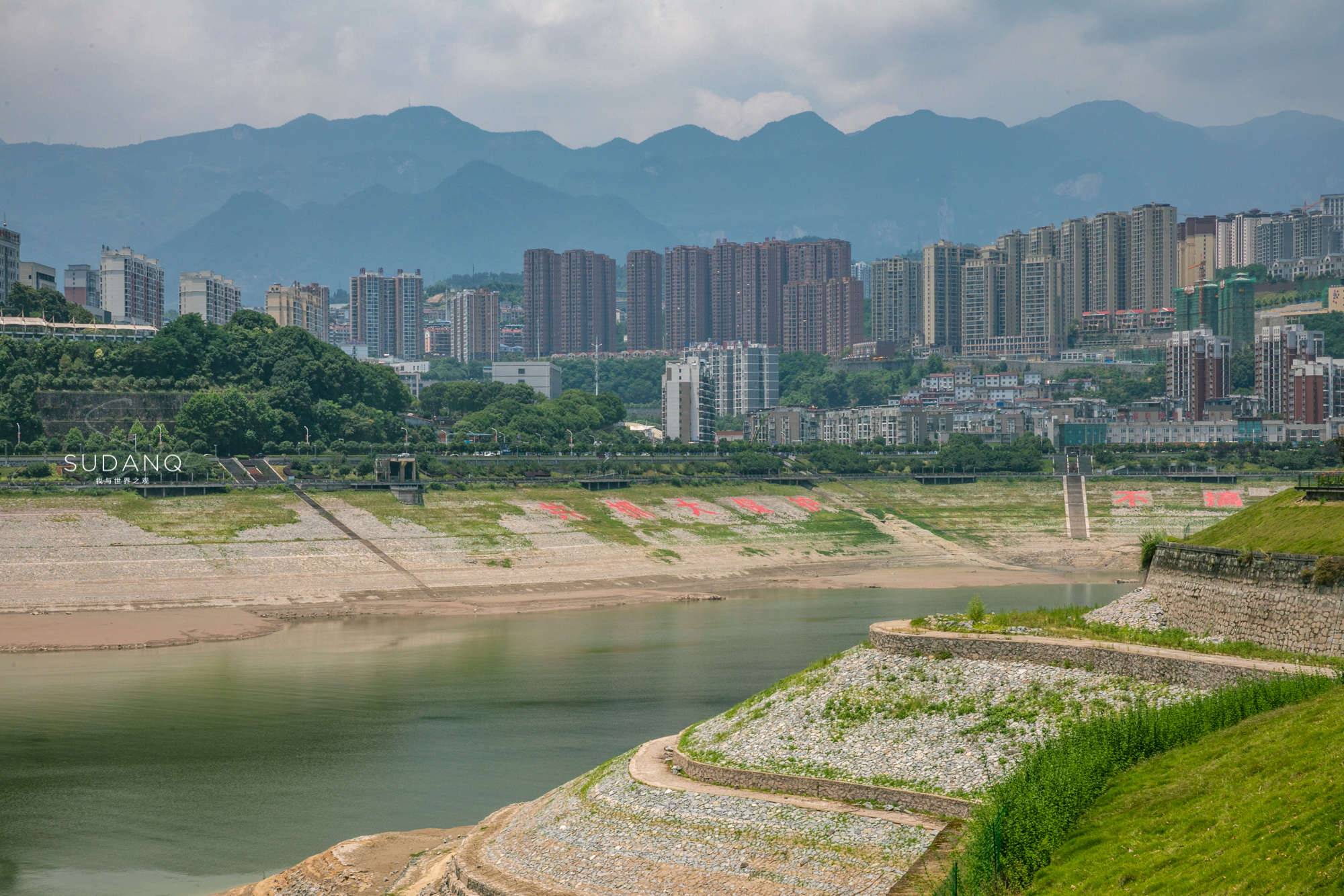 三峡大坝风景如画的地方,美丽壮观的三峡大坝及其周边风景