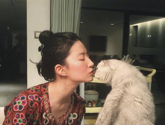 刘亦菲洗脸方法去闭口,刘亦菲推荐护肤水是什么