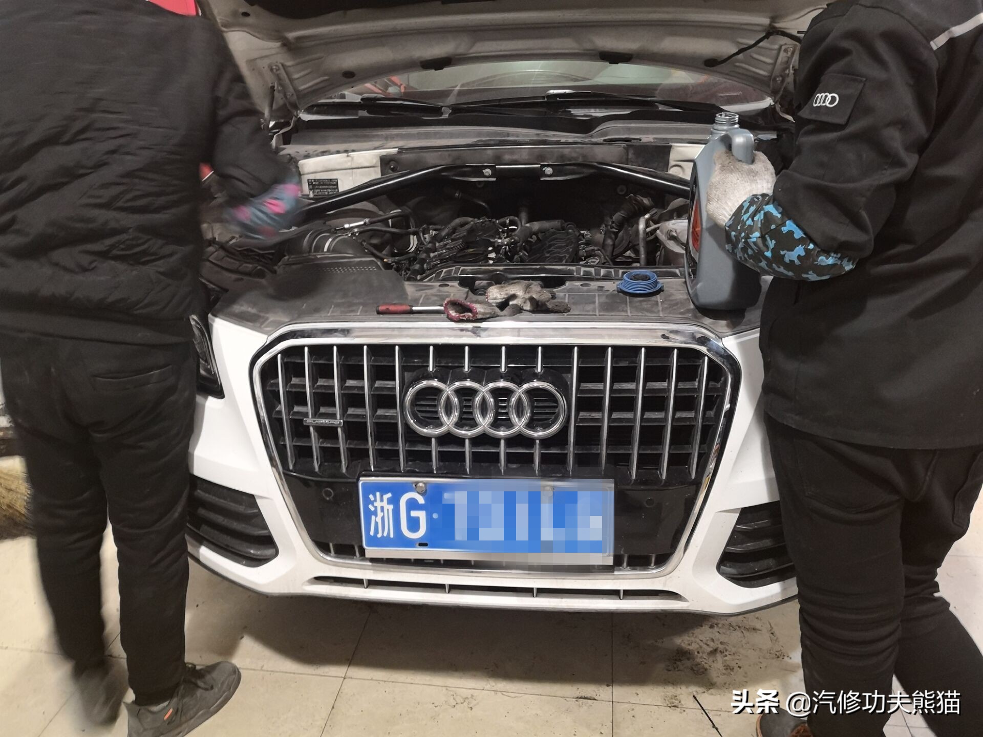 奥迪q53.2自吸发动机烧机油吗,12款奥迪q5发动机烧机油改进