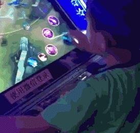 最强王者、氪金一族、社交达人..……你是游戏里的_____？