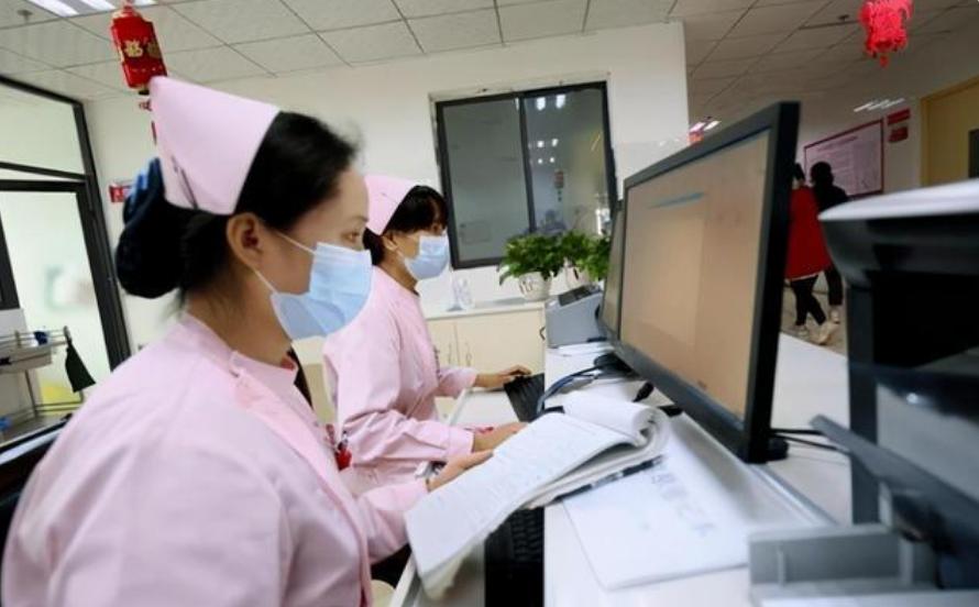 爷爷给孙女起名护士手抖少写一笔,爷爷给孙子取名护士少写了一笔