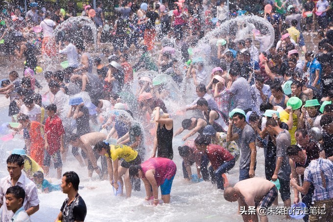 西双版纳泼水节攻略,西双版纳傣族泼水节和广西泼水节