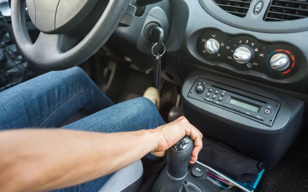 关于新手司机如何驾驶手动挡,新手学开手动挡车的详细步骤