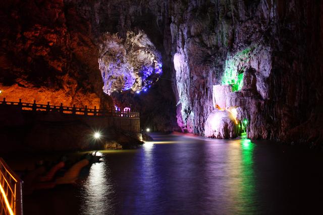 云南建水燕子洞,燕子洞和织金洞