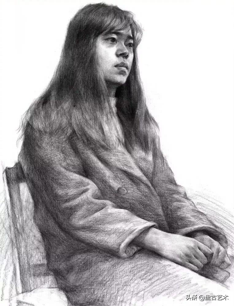 怎样画素描带手半身像才有美感——盘古文化艺术