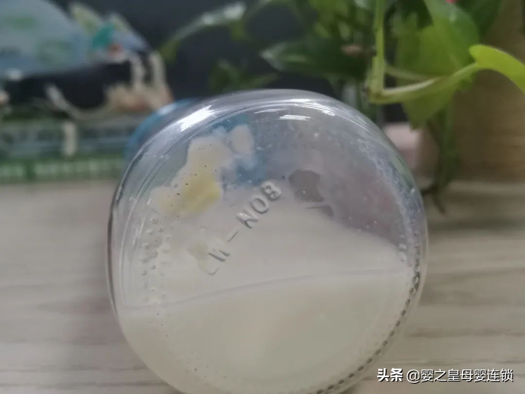 奶粉易溶解不挂壁是好奶粉吗,奶粉挂壁结块的危害