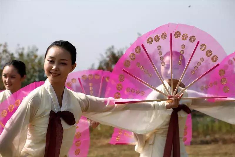 8月末，来龙井一起载歌载舞庆“丰收”！