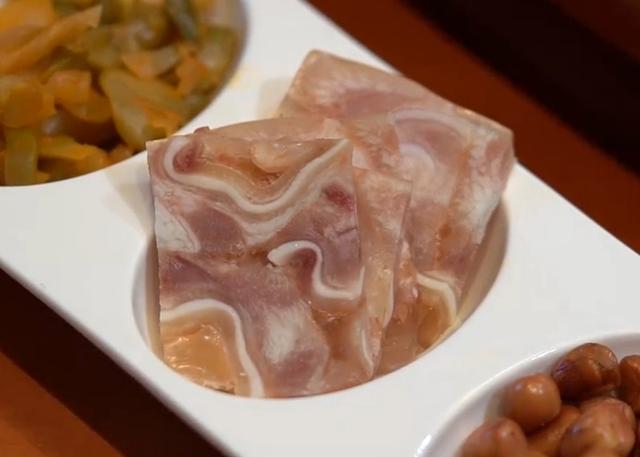 徐州第一的包子铺，一个包子卖88元，食客挤爆大厅，不预定吃不上