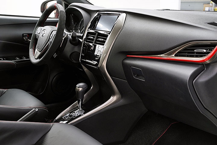 雅力士性能版,丰田雅力士1.3手动性能