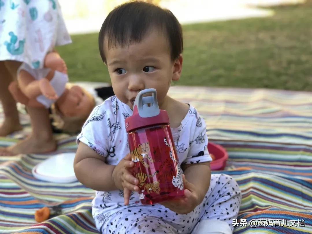 儿童水杯怎么选比较好,儿童水杯材质哪种最安全