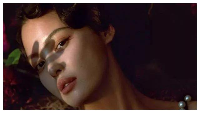 辛芷蕾为什么嘴唇这么厚,辛芷蕾的嘴唇为什么看起来怪怪的