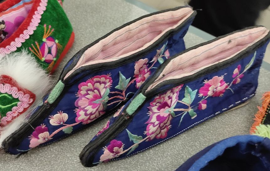 少数民族服装与服饰传承,儿童传统服饰