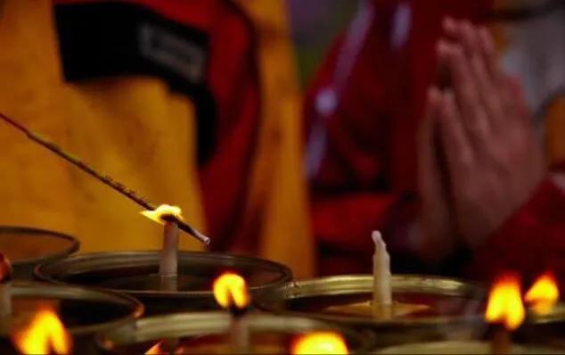 烧香拜佛时需要注意什么?记住4点佛教常识就好,不懂得了解一下