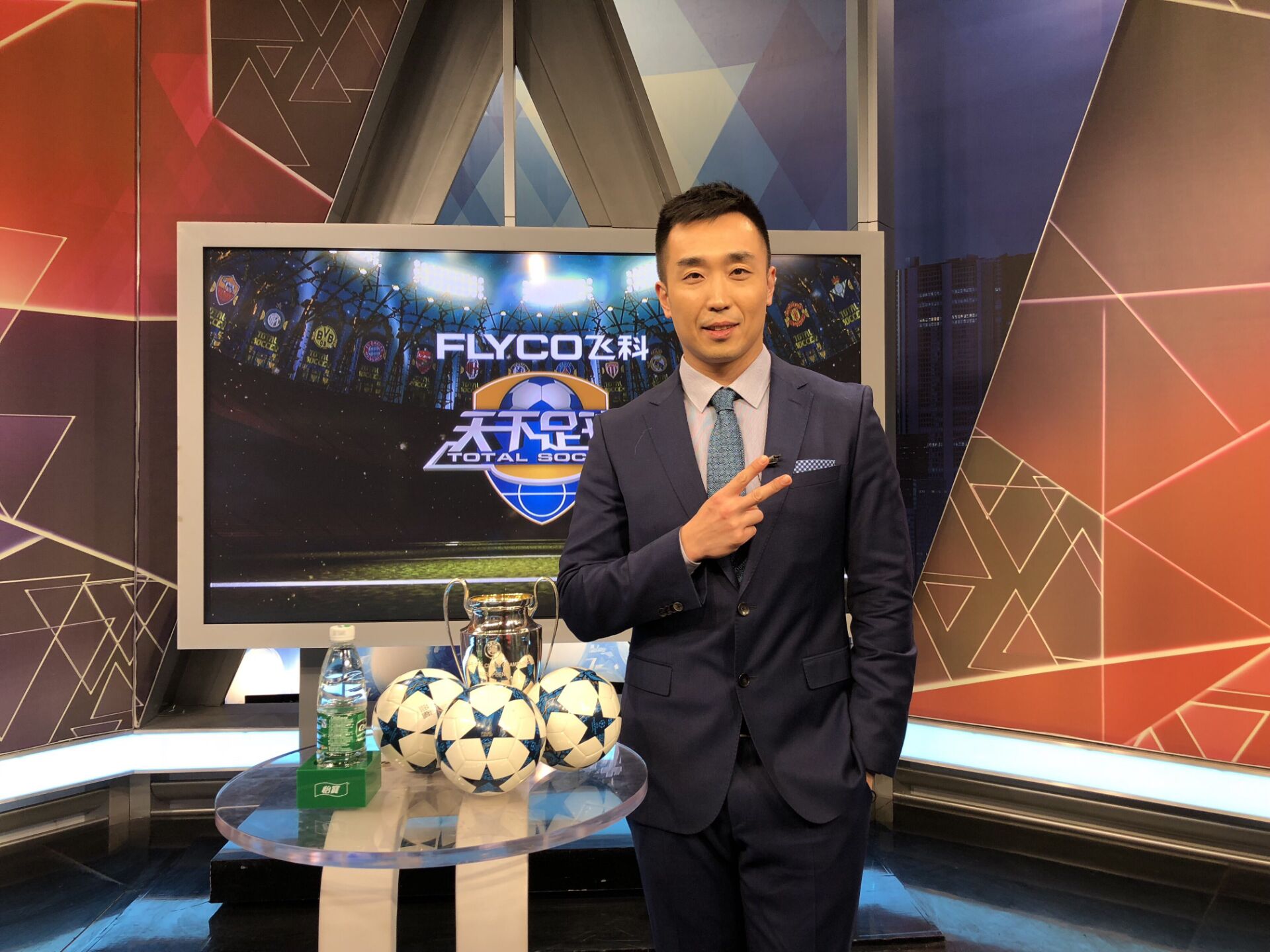 十大足球评论员排名,国内足球十大解说员