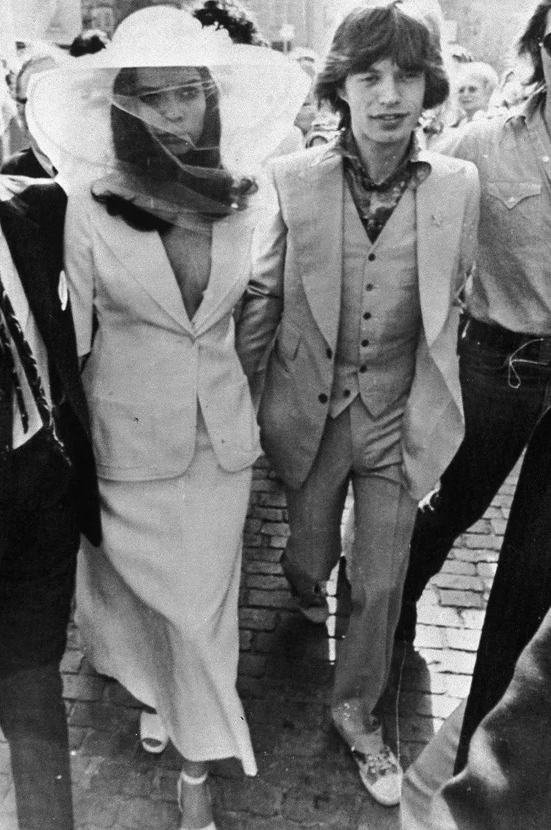 西装领子材质不一样,西装纽扣材质有什么讲究