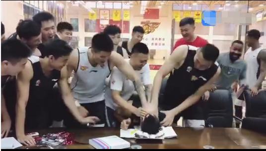 男篮易建联近况,易建联捐款