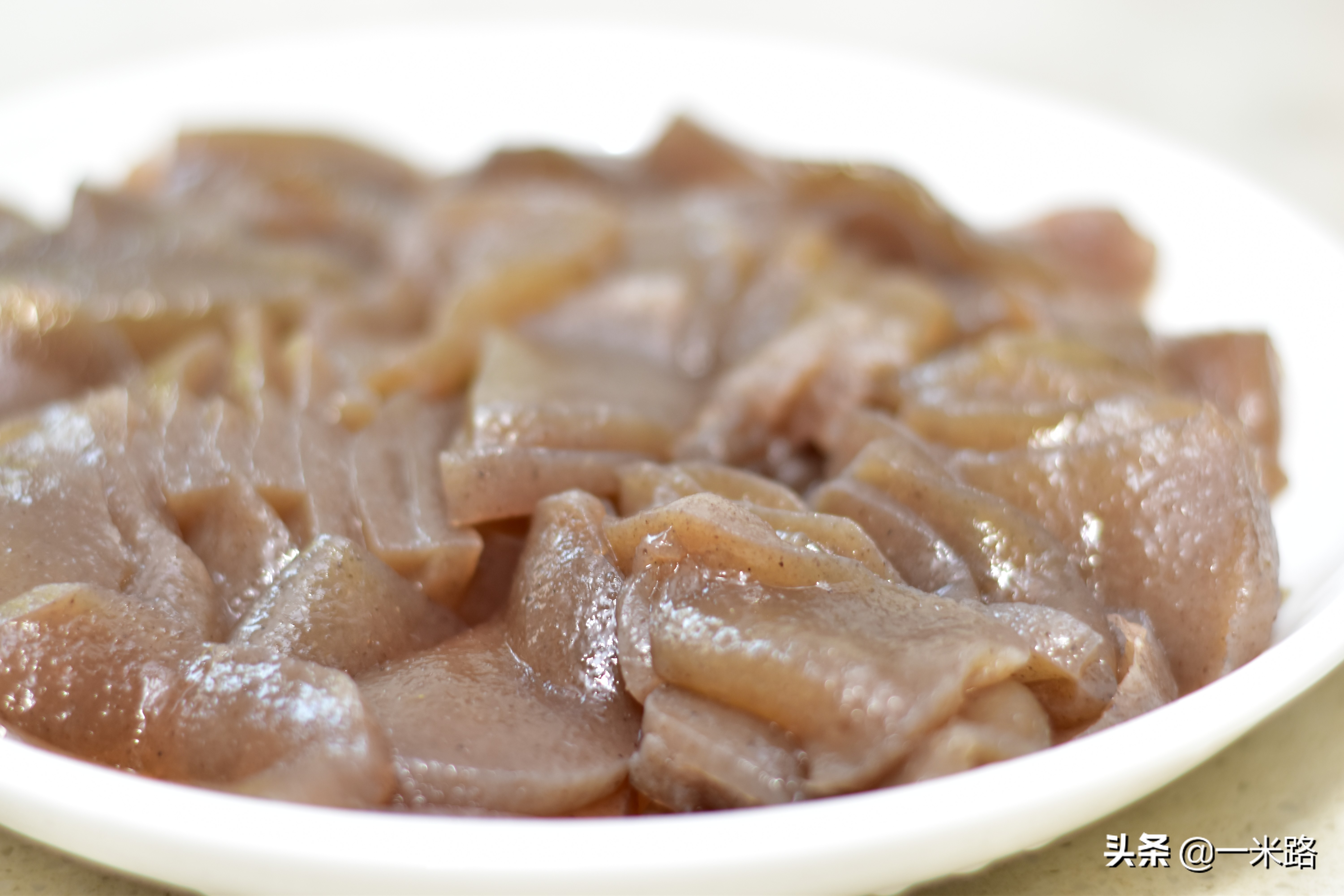 麻辣小龙虾的绝配是魔芋豆腐,又麻又辣多汁,吃起来真带劲