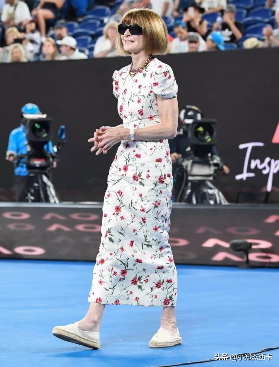 换个Logo贵10倍?!贝嫂这个联名款骗谁捏~|小郑周报