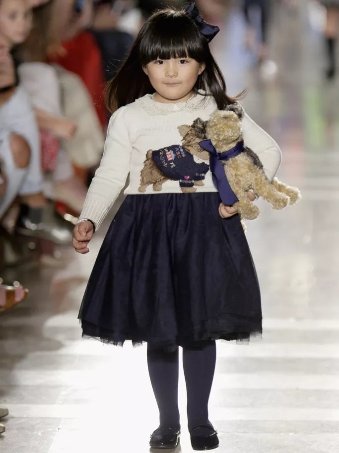 王诗龄戴的珠宝,王诗龄戴卡地亚手镯多少钱