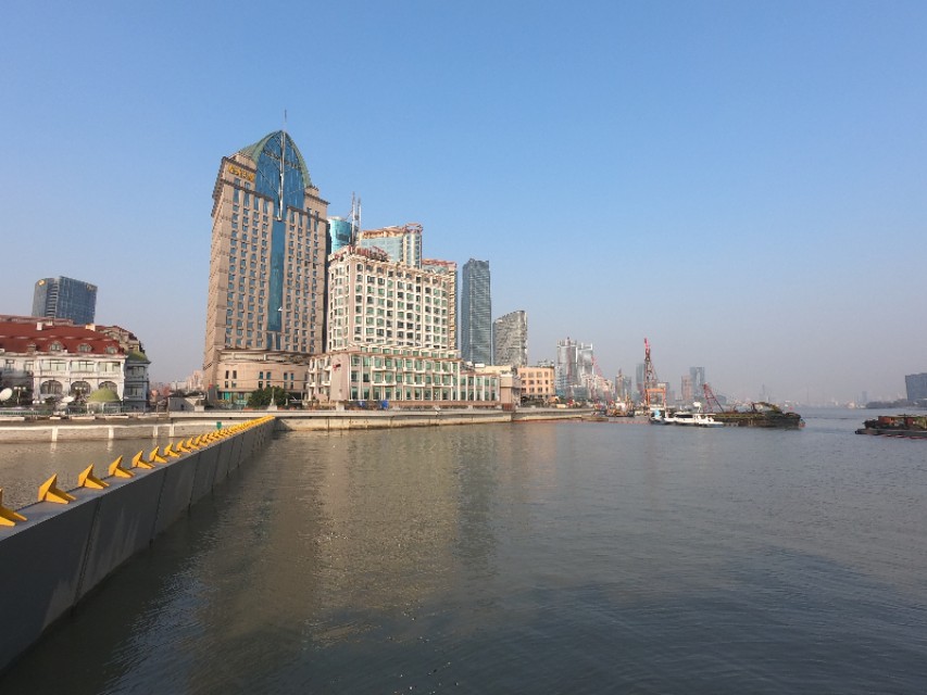 实拍上海干净的街道市容，不愧是一线城市，和你心中的魔都一样吗