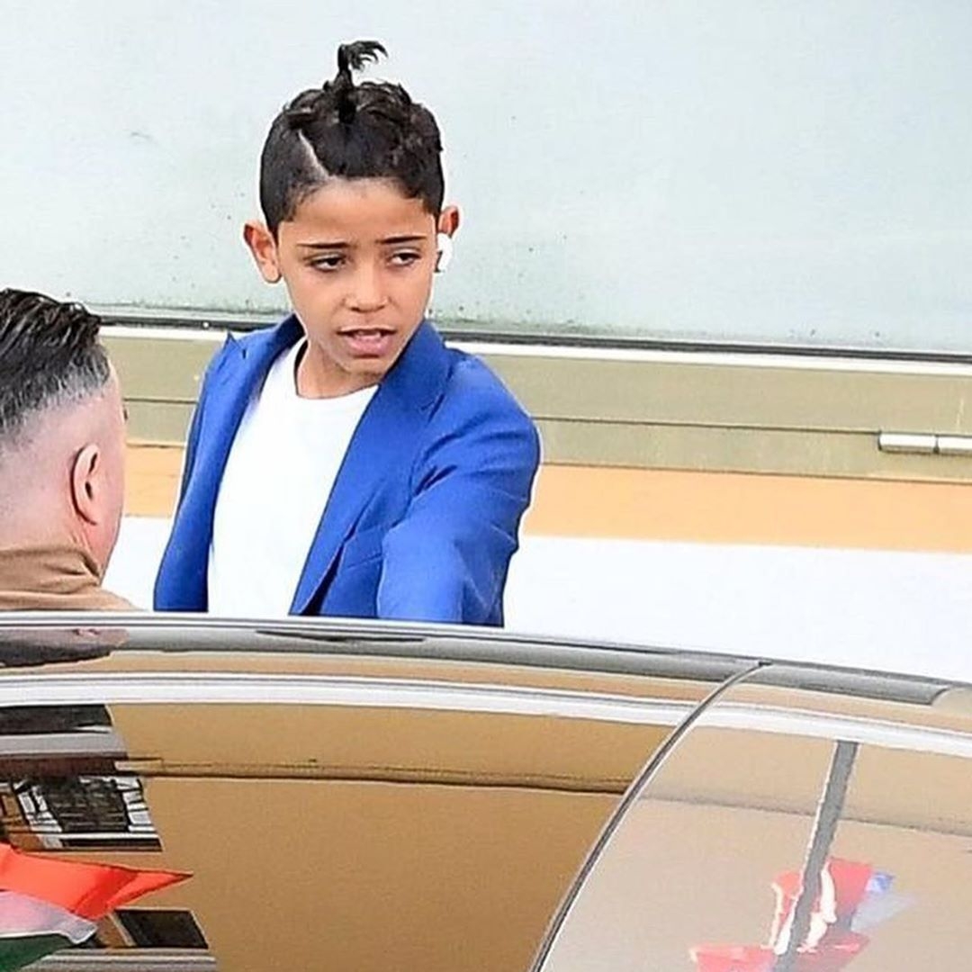 服了C罗未婚妻，这么紧的裤子也能穿得下！多肉身材穿成无痕裤