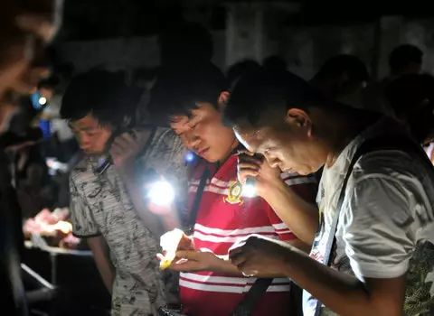 探索文玩鬼市场,老玩家看文玩鬼市