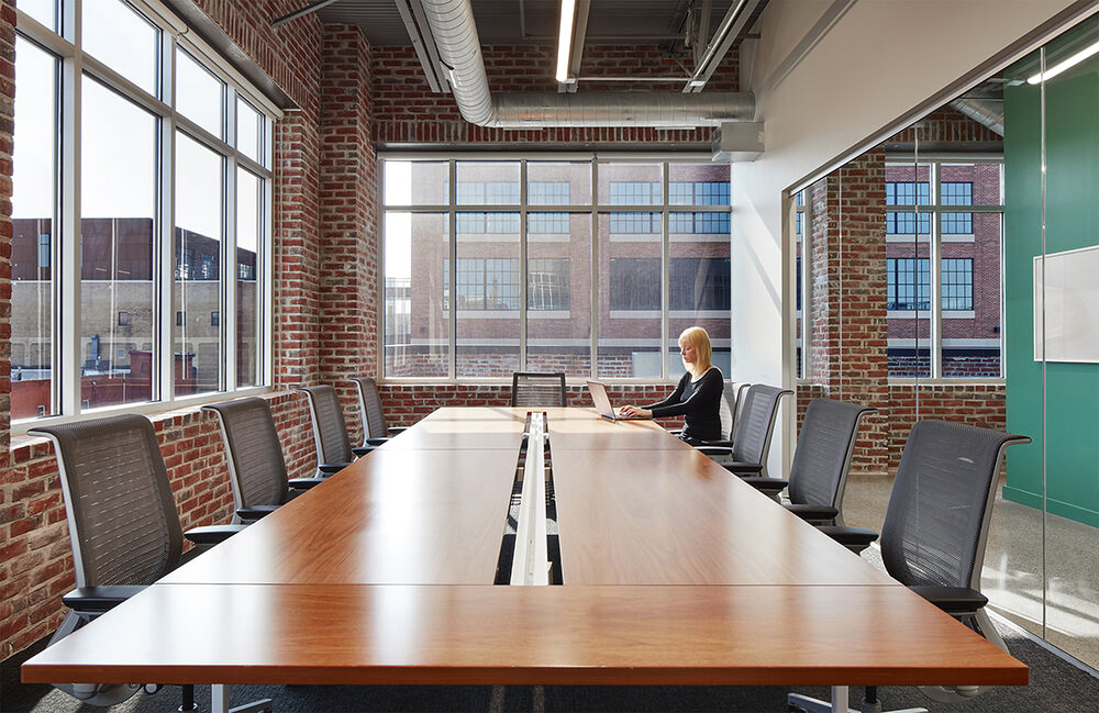 温暖工业风广告公司Fallon明尼阿波利斯办公设计欣赏