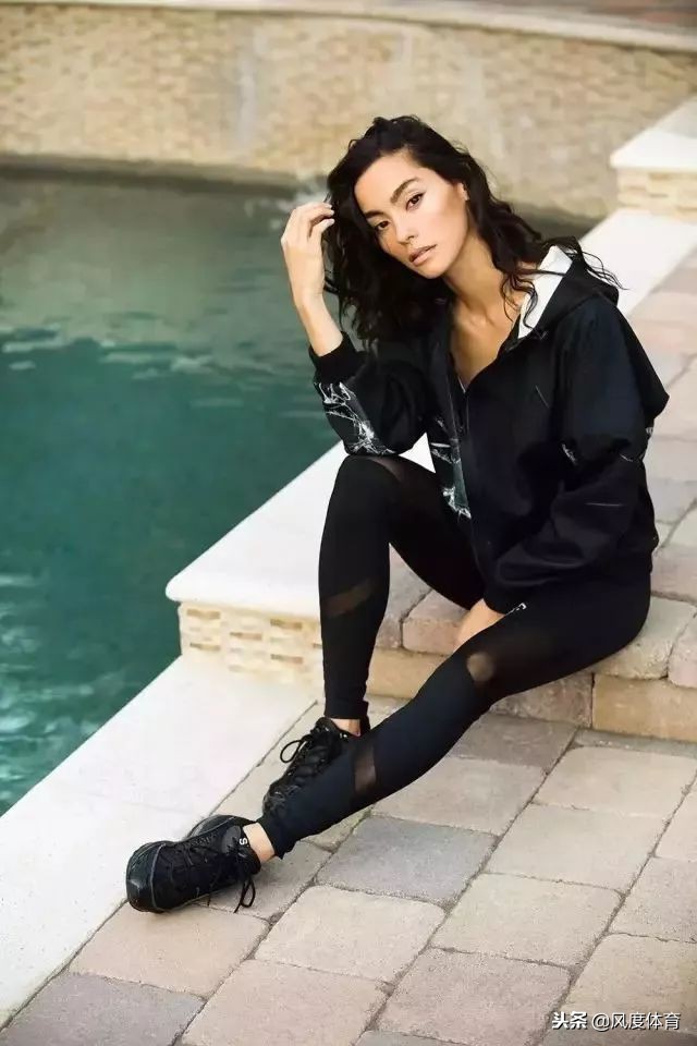 *窥偷**女神AdrianneHo的ins照片，我仿佛打开了新世界的大门……