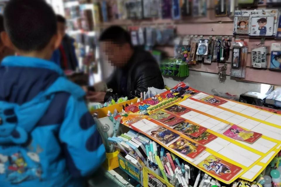 非法经营彩票获利30万怎么判,向未成年售卖彩票怎么处罚